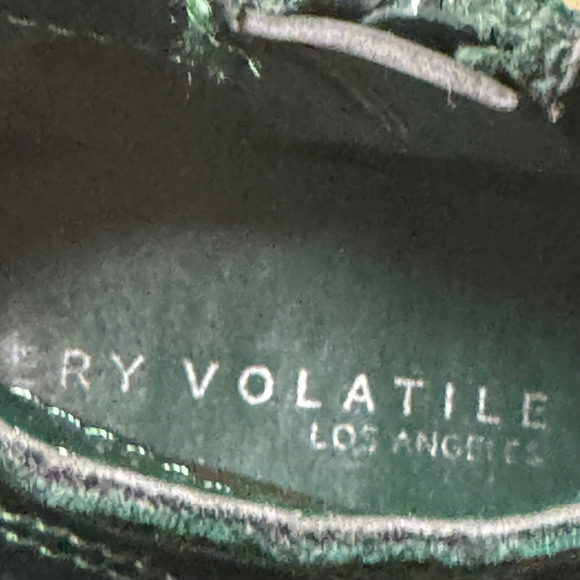 Very Volatile Green Reptile Textured Ankle Boots Booties Side Zip Women’s 7.5 - Picture 8 of 8